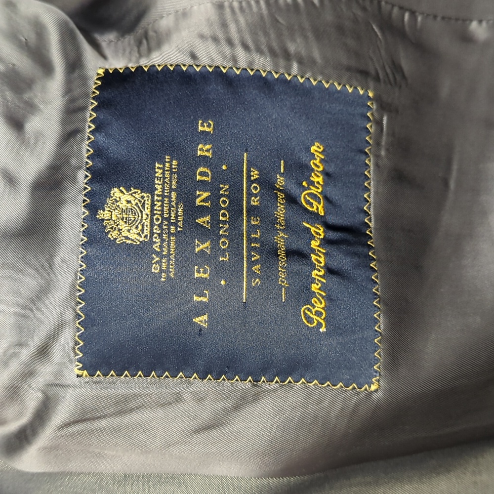 Suit - Picture 4 of 6